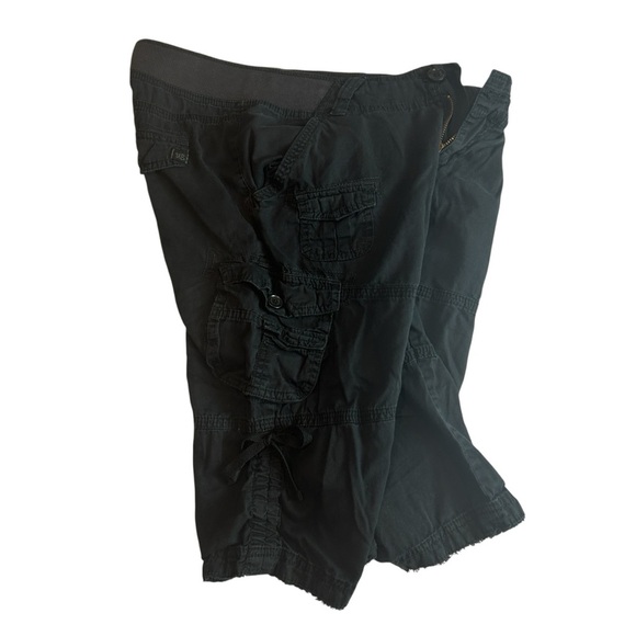 Distressed Holes Unionbay Cropped Cargo Capris Black, Stretch Waist Pant 7 - Picture 3 of 16